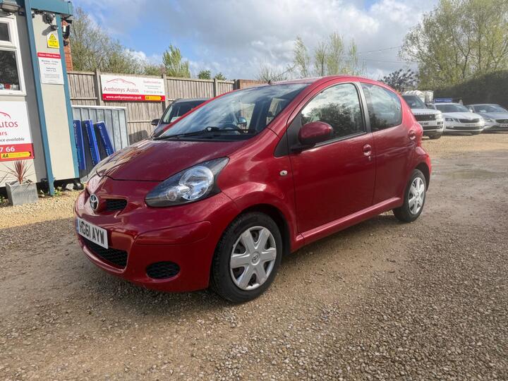 Toyota AYGO 1.0 VVT-i Ice Euro 5 5dr