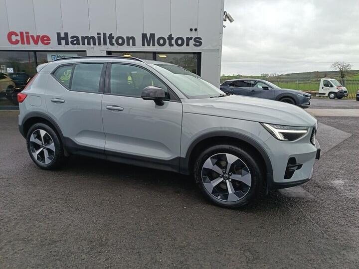 Volvo XC40 2.0 B4 MHEV Plus Dark DCT Auto Euro 6 (s/s) 5dr