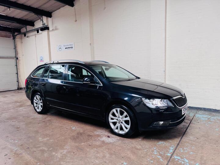 Skoda Superb 2.0 TDI SE DSG Euro 5 (s/s) 5dr Skoda Superb 2.0 TDI SE DSG Euro 5 (s/s) 5dr