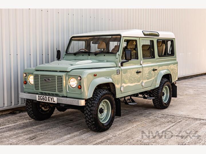 Land Rover Defender 110 2.4 TDCi Station Wagon 4WD MWB Euro 4 5dr