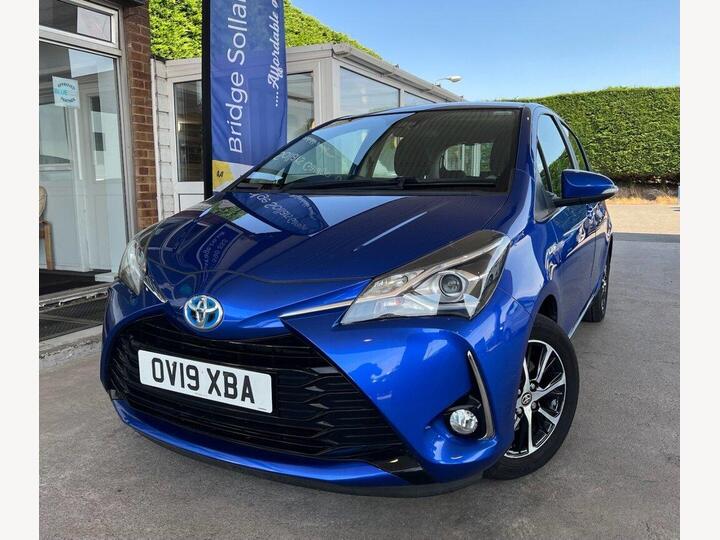 Toyota YARIS 1.5 VVT-h Icon Tech E-CVT Euro 6 (s/s) 5dr