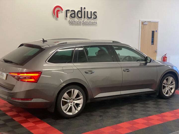Skoda Superb 2.0 TDI SE L Euro 6 (s/s) 5dr Skoda Superb 2.0 TDI SE L Euro 6 (s/s) 5dr
