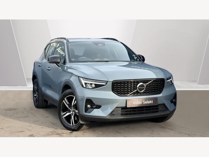 Volvo XC40 2.0 B3 MHEV Plus Dark DCT Auto Euro 6 (s/s) 5dr