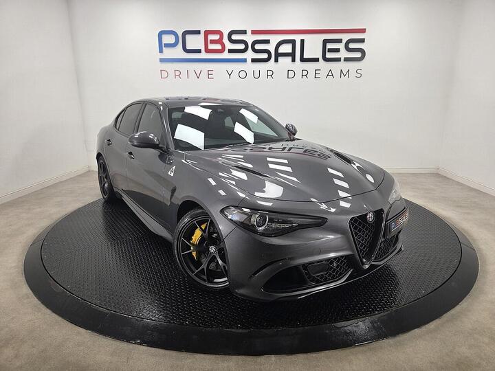 Alfa Romeo Giulia 2.9 V6 Bi-Turbo Quadrifoglio Auto Euro 6 (s/s) 4dr Alfa Romeo Giulia 2.9 V6 Bi-Turbo Quadrifoglio Auto Euro 6 (s/s) 4dr