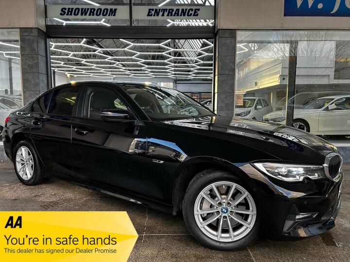 BMW 3 Series 2.0 330e 12kWh SE Pro Auto Euro 6 (s/s) 4dr BMW 3 Series 2.0 330e 12kWh SE Pro Auto Euro 6 (s/s) 4dr