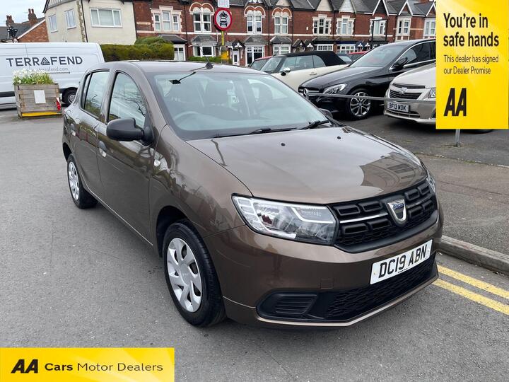 Dacia Sandero 0.9 TCe Essential Euro 6 (s/s) 5dr Dacia Sandero 0.9 TCe Essential Euro 6 (s/s) 5dr