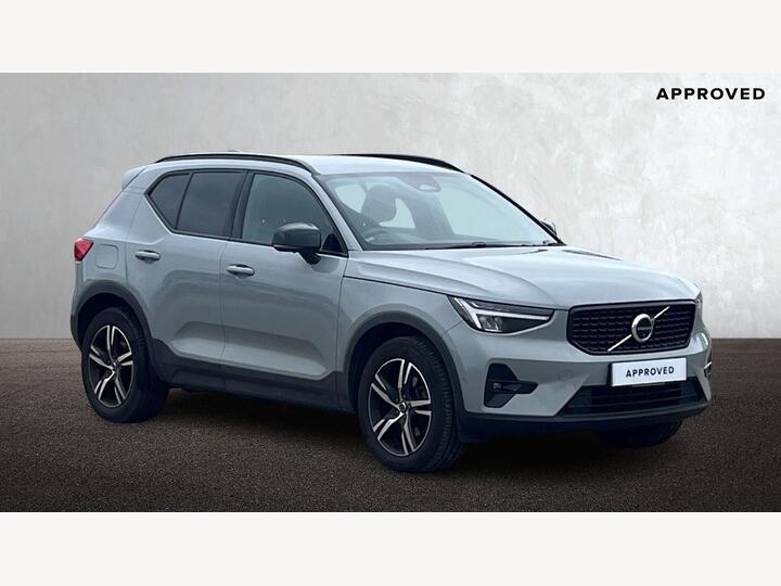 Volvo XC40 2.0 B3 MHEV Plus Dark DCT Auto Euro 6 (s/s) 5dr