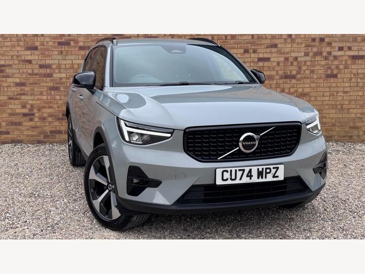 Volvo XC40 2.0 B4 MHEV Plus Dark DCT Auto Euro 6 (s/s) 5dr