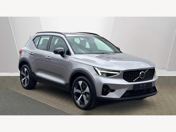 Volvo XC40 2.0 B3 MHEV Plus Dark DCT Auto Euro 6 (s/s) 5dr