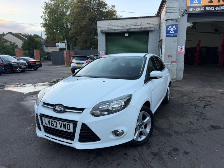 Ford Focus 1.6 Zetec Navigator Powershift Euro 5 5dr
