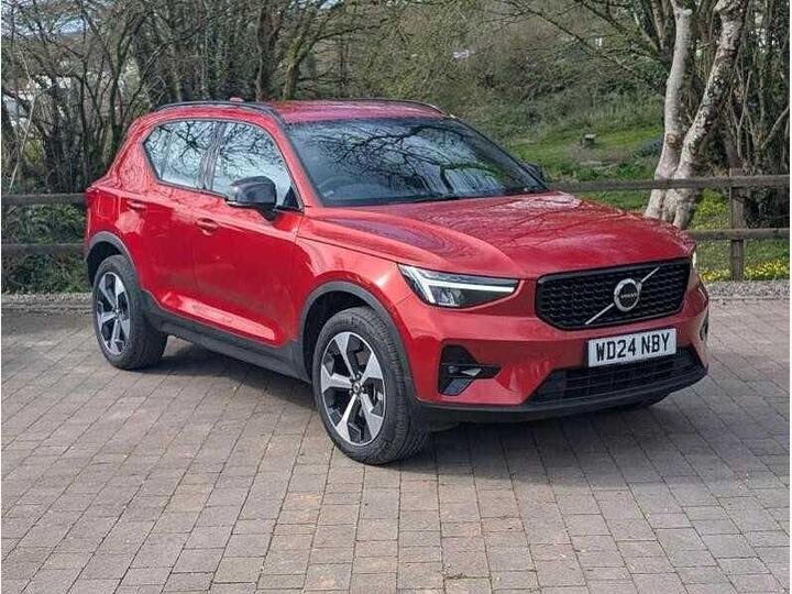 Volvo XC40 2.0 B3 MHEV Plus Dark DCT Auto Euro 6 (s/s) 5dr