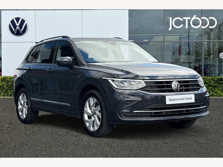 Volkswagen Tiguan 2.0 TDI Life DSG Euro 6 (s/s) 5dr Volkswagen Tiguan 2.0 TDI Life DSG Euro 6 (s/s) 5dr