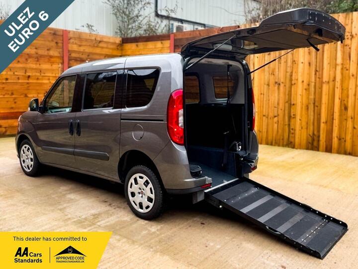 Fiat DOBLO 3 Seat Petrol Wheelchair Accessible Disabled Access Vehicle WAV