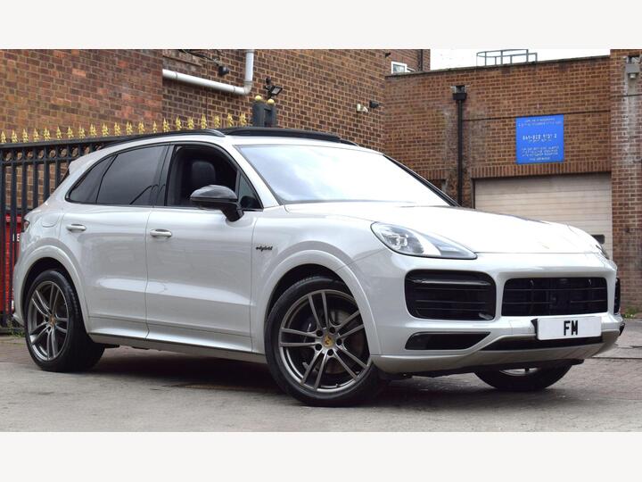 Porsche Cayenne 3.0 V6 E-Hybrid 17.9kWh Platinum Edition TiptronicS 4WD Euro 6 (s/s) 5dr (3.6kW Charger)