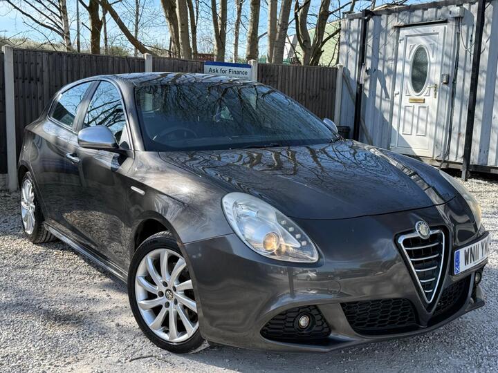Alfa Romeo Giulietta 2.0 JTDM-2 Veloce Euro 5 (s/s) 5dr Alfa Romeo Giulietta 2.0 JTDM-2 Veloce Euro 5 (s/s) 5dr