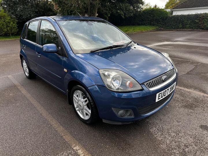 Ford Fiesta 1.6 Ghia 5dr