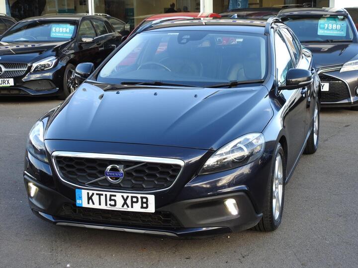 Volvo V40 Cross Country 2.0 D2 Lux Nav Euro 6 (s/s) 5dr Volvo V40 Cross Country 2.0 D2 Lux Nav Euro 6 (s/s) 5dr
