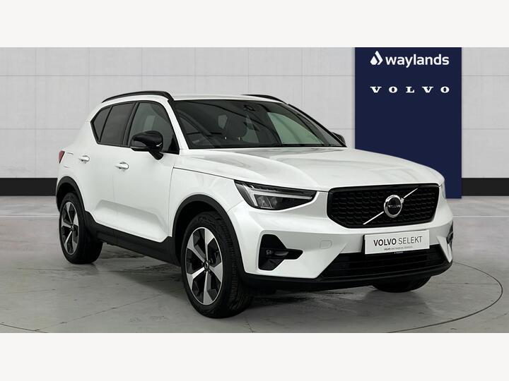 Volvo XC40 2.0 B4 MHEV Plus Dark DCT Auto Euro 6 (s/s) 5dr