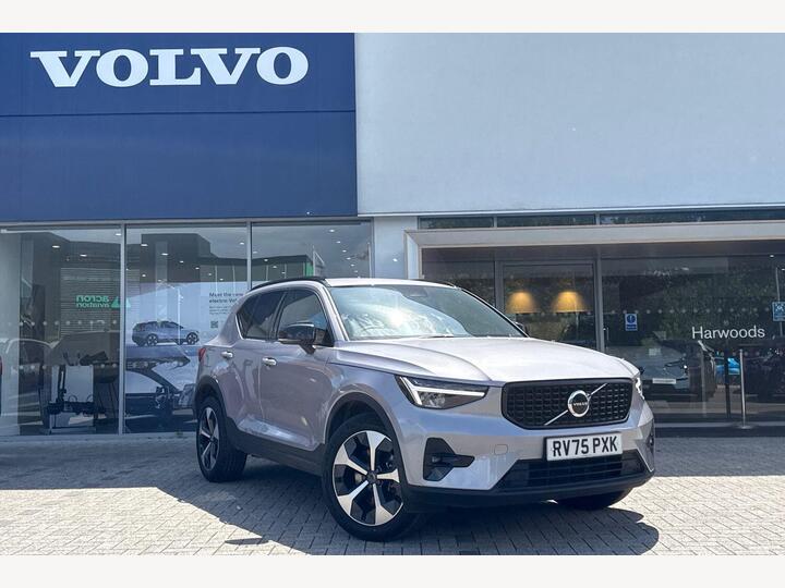 Volvo XC40 2.0 B4 MHEV Plus Dark DCT Auto Euro 6 (s/s) 5dr