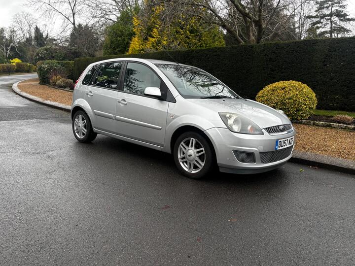 Ford Fiesta 1.6 Ghia 5dr