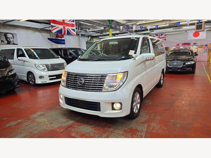 Nissan Elgrand 3.5 4wd Recliners Curtains Cameras