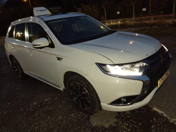 Mitsubishi Outlander 2.0h 12kWh GX4h CVT 4WD Euro 6 (s/s) 5dr Mitsubishi Outlander 2.0h 12kWh GX4h CVT 4WD Euro 6 (s/s) 5dr