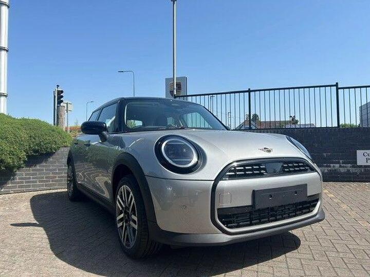 MINI Cooper 1.5C Classic Steptronic Euro 6 (s/s) 5dr