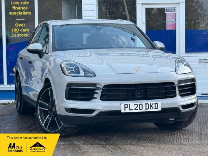 Porsche CAYENNE 3.0 V6 E-Hybrid 14.1kWh TiptronicS 4WD Euro 6 (s/s) 5dr (3.6kW Charger) Porsche CAYENNE 3.0 V6 E-Hybrid 14.1kWh TiptronicS 4WD Euro 6 (s/s) 5dr (3.6kW Charger)