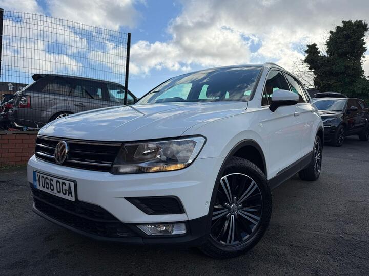 Volkswagen Tiguan 2.0 TDI BlueMotion Tech SE Navigation DSG 4Motion Euro 6 (s/s) 5dr Volkswagen Tiguan 2.0 TDI BlueMotion Tech SE Navigation DSG 4Motion Euro 6 (s/s) 5dr