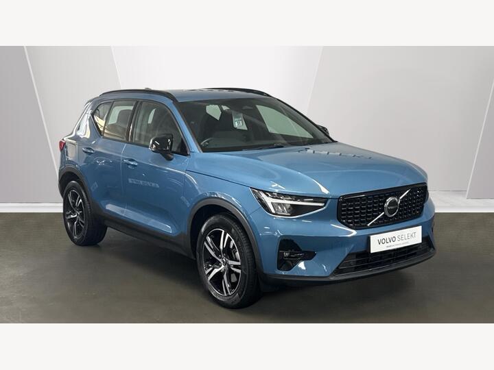 Volvo XC40 2.0 B3 MHEV Plus Dark DCT Auto Euro 6 (s/s) 5dr