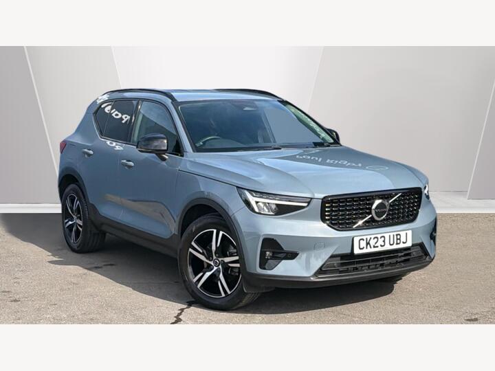 Volvo XC40 2.0 B3 MHEV Plus Dark DCT Auto Euro 6 (s/s) 5dr