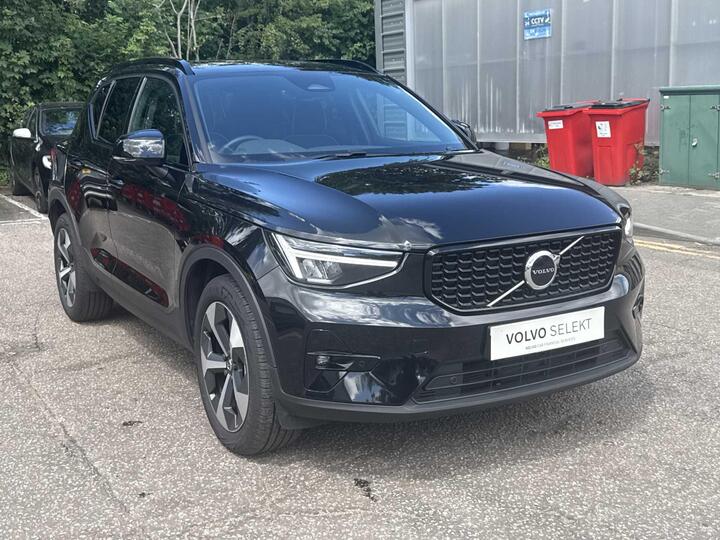 Volvo XC40 2.0 B3 MHEV Plus Dark DCT Auto Euro 6 (s/s) 5dr