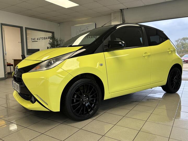 Toyota AYGO 1.0 VVT-i X-cite 3 Yellow Bi-Tone Euro 6 5dr Toyota AYGO 1.0 VVT-i X-cite 3 Yellow Bi-Tone Euro 6 5dr