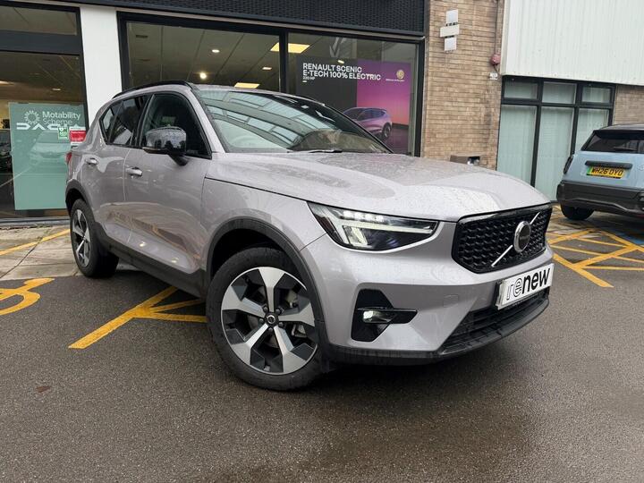 Volvo XC40 2.0 B3 MHEV Plus Dark DCT Auto Euro 6 (s/s) 5dr