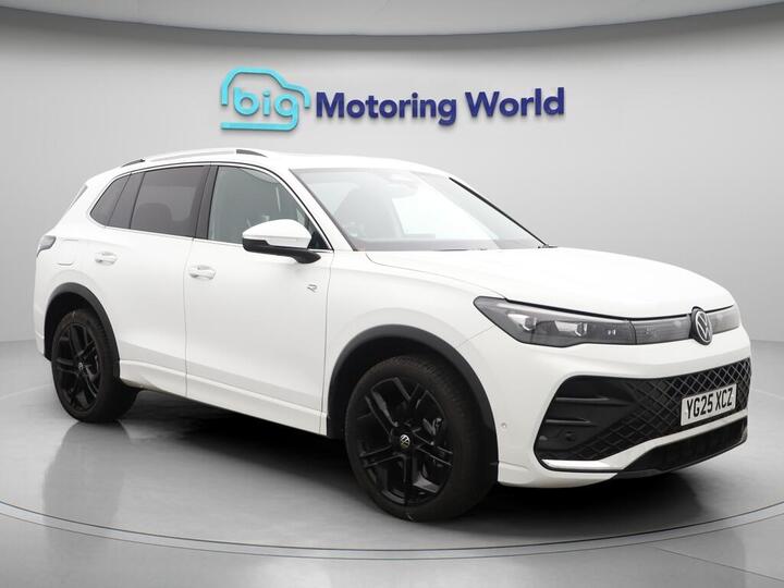 Volkswagen Tiguan 1.5 TSI EHybrid 19.7kWh R-Line DSG Euro 6 (s/s) 5dr Volkswagen Tiguan 1.5 TSI EHybrid 19.7kWh R-Line DSG Euro 6 (s/s) 5dr