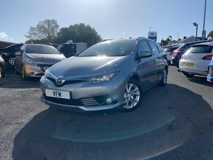 Toyota Auris 1.6 D-4D Business Edition Touring Sports Euro 6 (s/s) 5dr (Safety Sense)