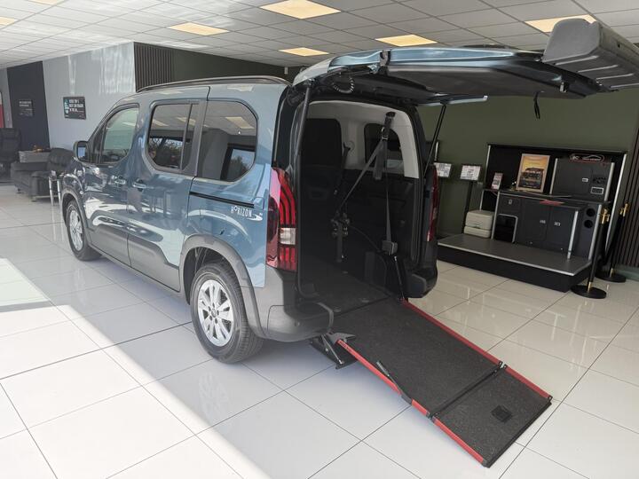 Peugeot Rifter 1.5 BlueHDi Allure Standard MPV Euro 6 5dr Peugeot Rifter 1.5 BlueHDi Allure Standard MPV Euro 6 5dr
