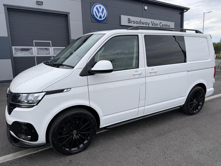 Volkswagen Transporter Volkswagen Transporter 2.0 TDI 150 7 Speed DSG Auto 6 Seat Kombi Highline Panel Van 5dr Diesel SWB In Candy White - Euro 6