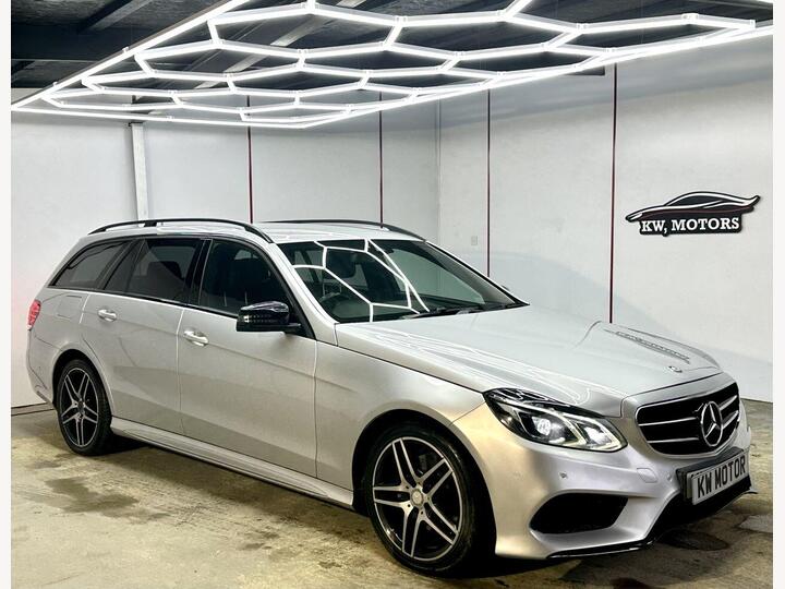Mercedes-Benz E-CLASS 2.1 E220 BlueTEC AMG Night Edition G-Tronic+ Euro 6 (s/s) 5dr Mercedes-Benz E-CLASS 2.1 E220 BlueTEC AMG Night Edition G-Tronic+ Euro 6 (s/s) 5dr