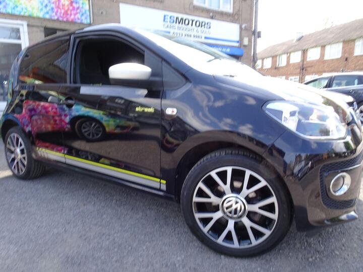 Volkswagen Up! 1.0 Street Up! Euro 6 5dr Volkswagen Up! 1.0 Street Up! Euro 6 5dr