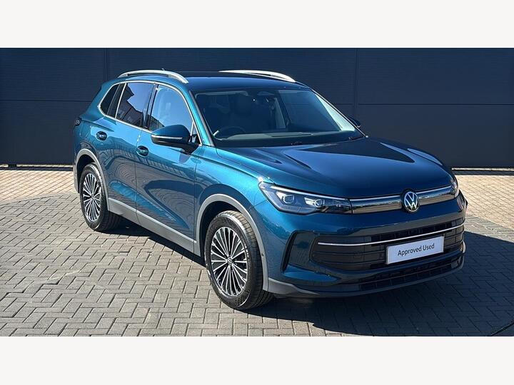 Volkswagen Tiguan 1.5 ETSI MHEV Match DSG Euro 6 (s/s) 5dr Volkswagen Tiguan 1.5 ETSI MHEV Match DSG Euro 6 (s/s) 5dr