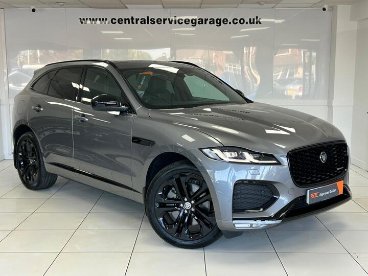 Jaguar F-PACE 3.0 D300 MHEV R-Dynamic SE Black Auto AWD Euro 6 (s/s) 5dr