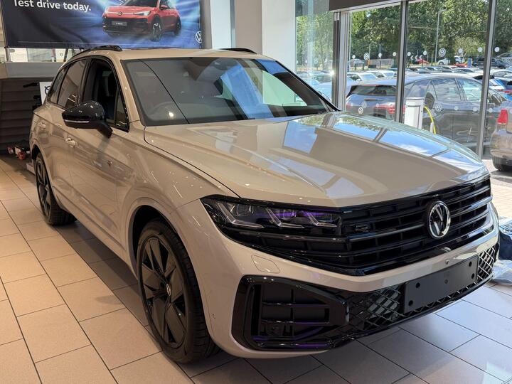 Volkswagen Touareg 3.0 TDI V6 Black Edition Tiptronic 4Motion Euro 6 (s/s) 5dr