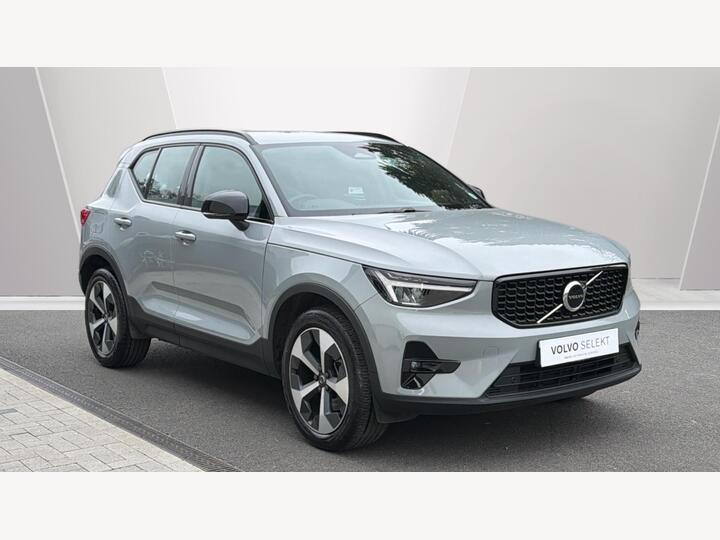 Volvo XC40 2.0 B4 MHEV Plus Dark DCT Auto Euro 6 (s/s) 5dr