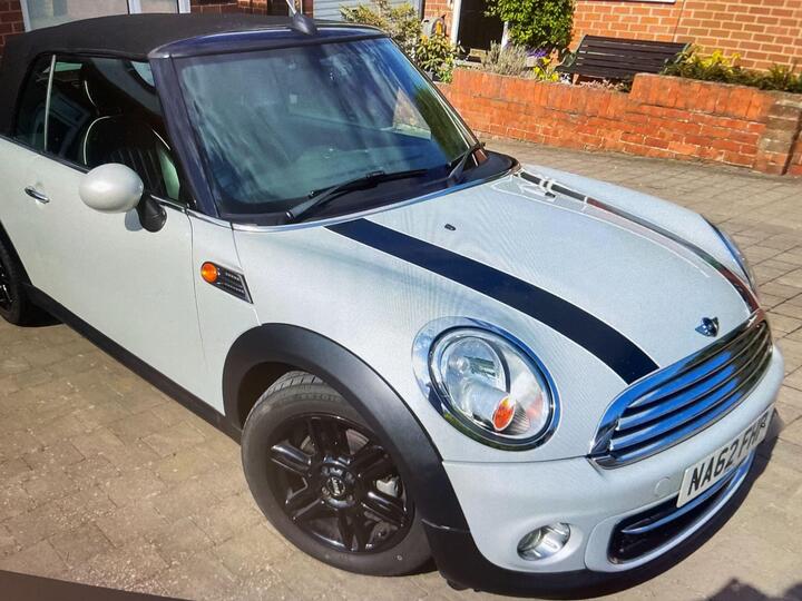 MINI Convertible 2.0 Cooper D Auto Euro 5 2dr