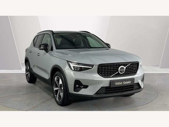 Volvo XC40 2.0 B3 MHEV Plus Dark DCT Auto Euro 6 (s/s) 5dr