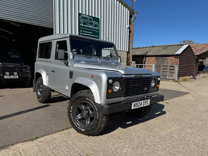Land Rover Defender 90 2.5 TDi County Station Wagon SWB Land Rover Defender 90 2.5 TDi County Station Wagon SWB