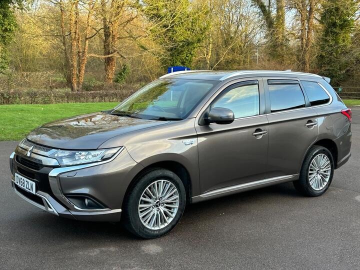 Mitsubishi Outlander 2.4h TwinMotor 13.8kWh Juro CVT 4WD Euro 6 (s/s) 5dr