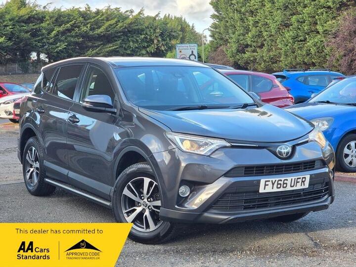 Toyota RAV4 2.0 D-4D Business Edition Euro 6 (s/s) 5dr (Safety Sense)