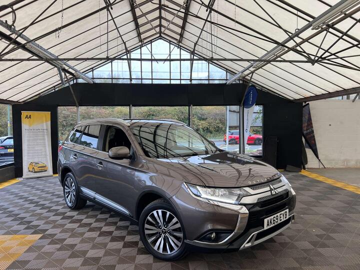 Mitsubishi OUTLANDER 2.0 MIVEC Design CVT 4WD Euro 6 (s/s) 5dr Mitsubishi OUTLANDER 2.0 MIVEC Design CVT 4WD Euro 6 (s/s) 5dr